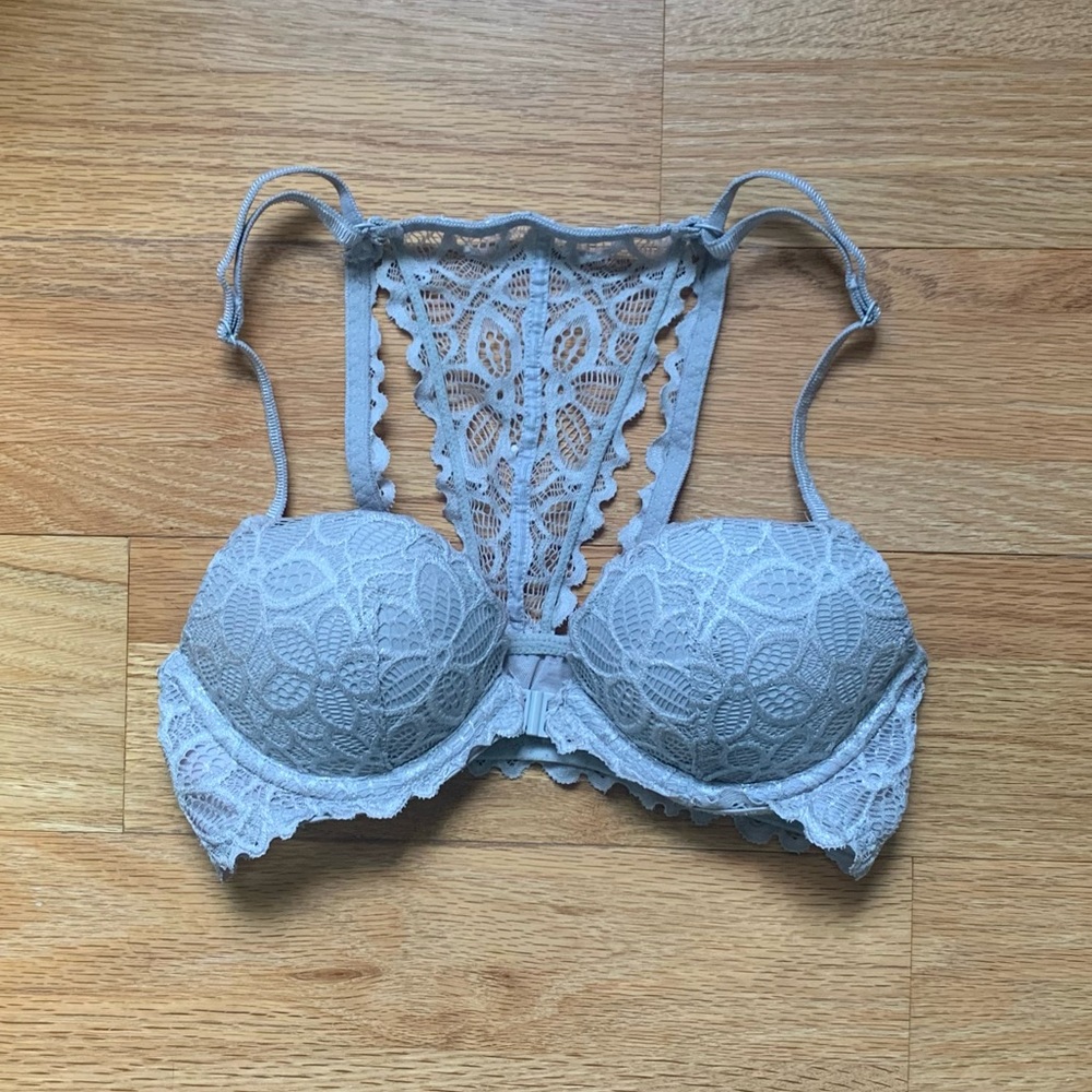 NWOT - VS PINK Metallic Light Gray Front Hook Lace Underwire Bra. Size 32B.